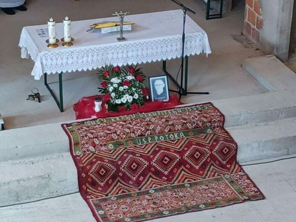 &lt;p&gt;U Župnu crkvu u Drvaru vraćen ručno tkan tepih star 90 godina&lt;/p&gt;
