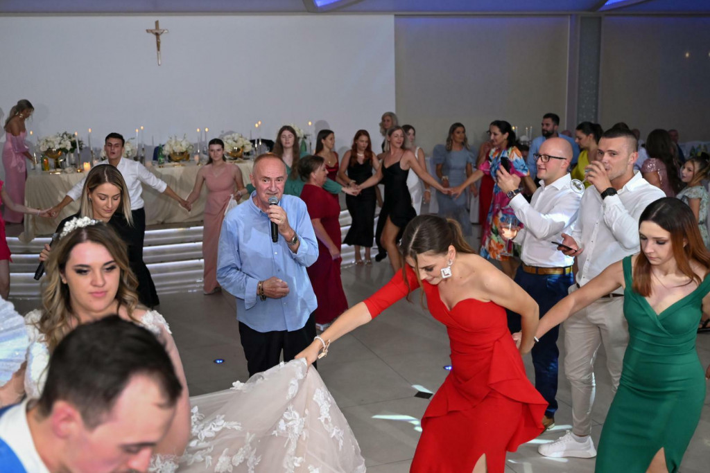 &lt;p&gt;Mate Bulić nakon borbe za život nastupio na tri vjenčanja u Hercegovini&lt;/p&gt;
