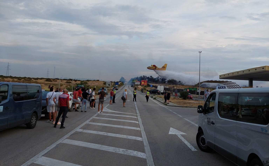 &lt;p&gt;Požar pored najpopularnije hrvatske plaže: Ljudi hitno evakuirani iz klubova&lt;/p&gt;
