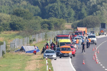 &lt;p&gt;Varaždin, 06.08.2022 - Dvanaest osoba je poginulo, više od 40 je ranjenih, u prometnoj nesreći koja se oko 5,40 sati dogodila na autocesti A4 u smjeru Zagreba, izjavio je na konferenciji za novinare ministar unutarnjih poslova Davor Božinović.&lt;/p&gt;
