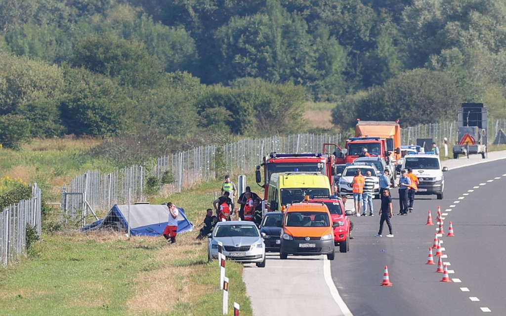 &lt;p&gt;Varaždin, 06.08.2022 - Dvanaest osoba je poginulo, više od 40 je ranjenih, u prometnoj nesreći koja se oko 5,40 sati dogodila na autocesti A4 u smjeru Zagreba, izjavio je na konferenciji za novinare ministar unutarnjih poslova Davor Božinović.&lt;/p&gt;
