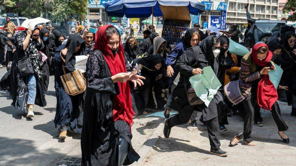 &lt;p&gt;Talibani nasilno rastjerali prosvjednice koje traže ”kruh, posao i slobodu”, pretukli ih i uništili transparente&lt;/p&gt;

