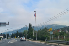 &lt;p&gt;Zastava hrvatskog naroda u BiH zavijorila se na najprometnijem raskrižju u središnjoj Bosni&lt;/p&gt;
