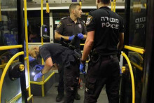 &lt;p&gt;U napadu na autobus židovskih vjernika u Jeruzalemu ranjeno 8 ljudi&lt;/p&gt;
