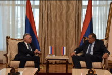 &lt;p&gt;Dodik na sastanku s ruskim veleposlanikom&lt;/p&gt;
