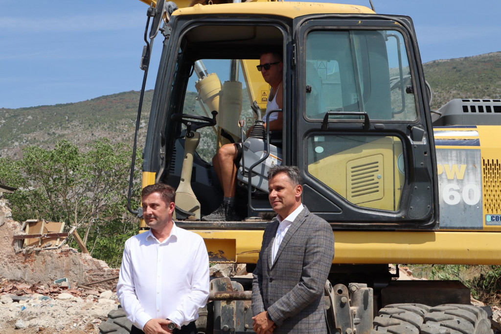 &lt;p&gt;Gradonačelnik Mostara i premijer Federacije BiH obišli su lokaciju budućeg olimpijskog bazena u Mostaru&lt;/p&gt;
