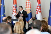 &lt;p&gt;Predsjednik Milanović razgovarao s hrvatskim veleposlanicima i konzulima&lt;/p&gt;

