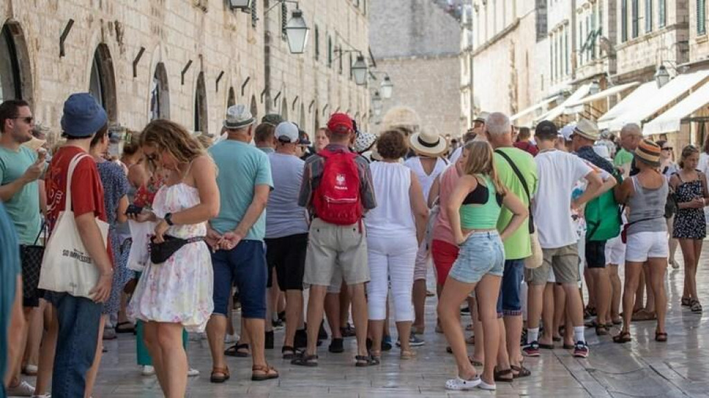 &lt;p&gt;Turisti u Hrvatskoj&lt;/p&gt;
