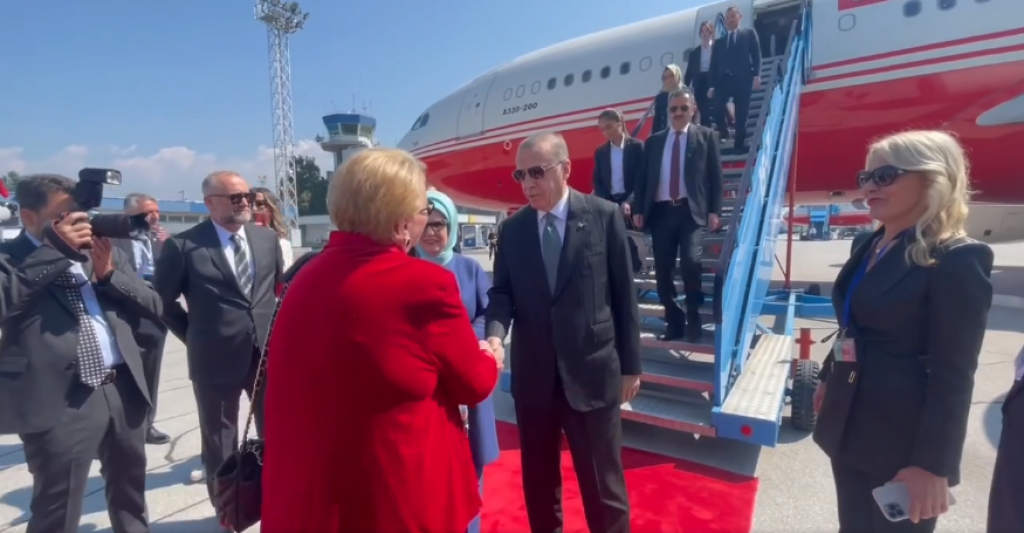 &lt;p&gt;Doček Erdogana na sarajevskom aerodromu&lt;/p&gt;
