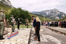 &lt;p&gt;Članovi Udruženja civilnih žrtava rata Mostara danas su posjetili mjesto Grabovica i odali poštovanje ubijenim civilima.&lt;/p&gt;
