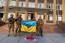&lt;p&gt;Ukrajinski vojnici ispred administrativnog sjedišta Kupjanska&lt;/p&gt;

