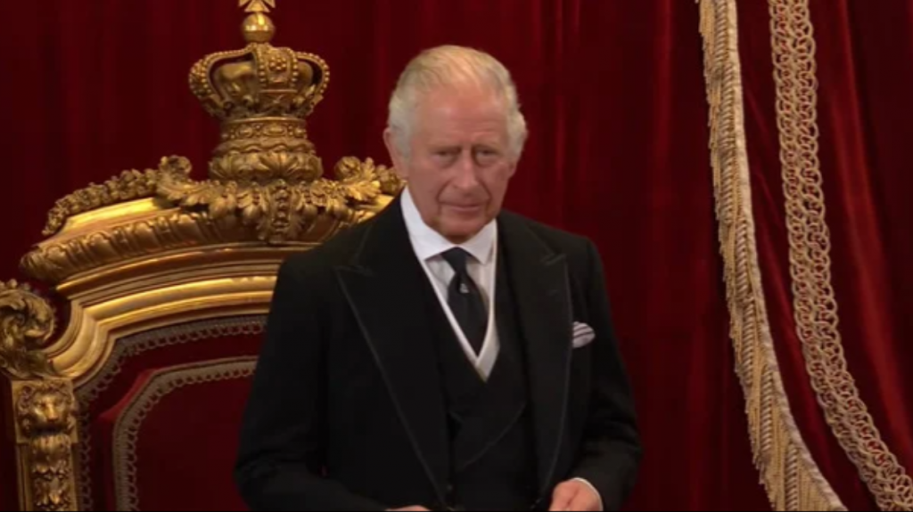 &lt;p&gt;Kralj Charles III. na ceremoniji Pristupnog vijeća&lt;/p&gt;
