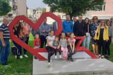 &lt;p&gt;VITEZ, 15. rujna (FENA) - Članovi Hrvatske udruge mladih Središnje Bosne danas su u Vitezu svečano otkrili jedan nesvakidašnji spomenik. Riječ je, naime, o spomeniku ljubavi. Foto FENA/Duško Pucar&lt;/p&gt;
