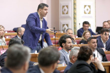 &lt;p&gt;08.07.2022., Zagreb - Jedan od najzescih protivnika ministra Berosa, Nikola Grmoja, greskom je uz smijeh HDZ-ovaca, glasovao protiv opoziva. Sabor tjedni rad zavrsava glasovanjem o raspravljenim tockama dnevnog reda. Prvo izaglasana tocka bila je odbijanje zahtjeva ne opozivom ministr Berosa. Photo: Patrik Macek/PIXSELL&lt;/p&gt;
