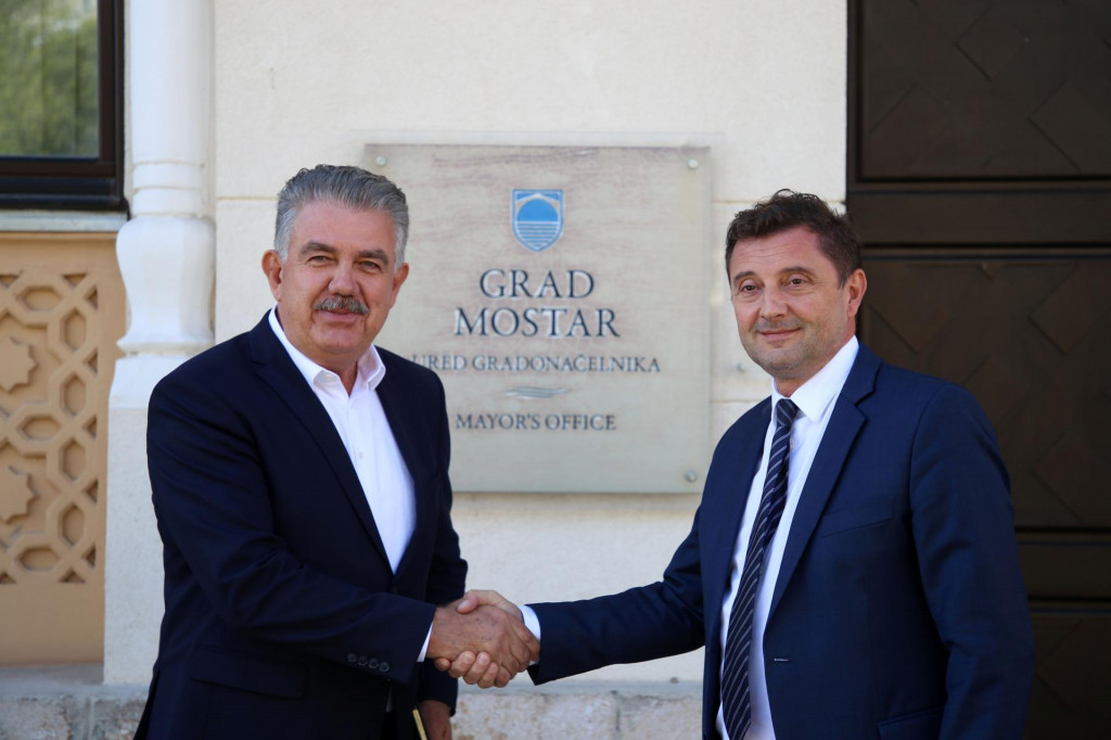 &lt;p&gt;Herceg: Vlada HNŽ-a pomaže različite projekte u gradu Mostaru, višemilijunskim sredstvima pomažemo stabiliziranje i razvitak Zračne luke&lt;/p&gt;
