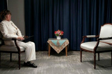 &lt;p&gt;Christiane Amanpour nasuprot stolcu u kojem je trebao sjediti predsjednik Irana&lt;/p&gt;
