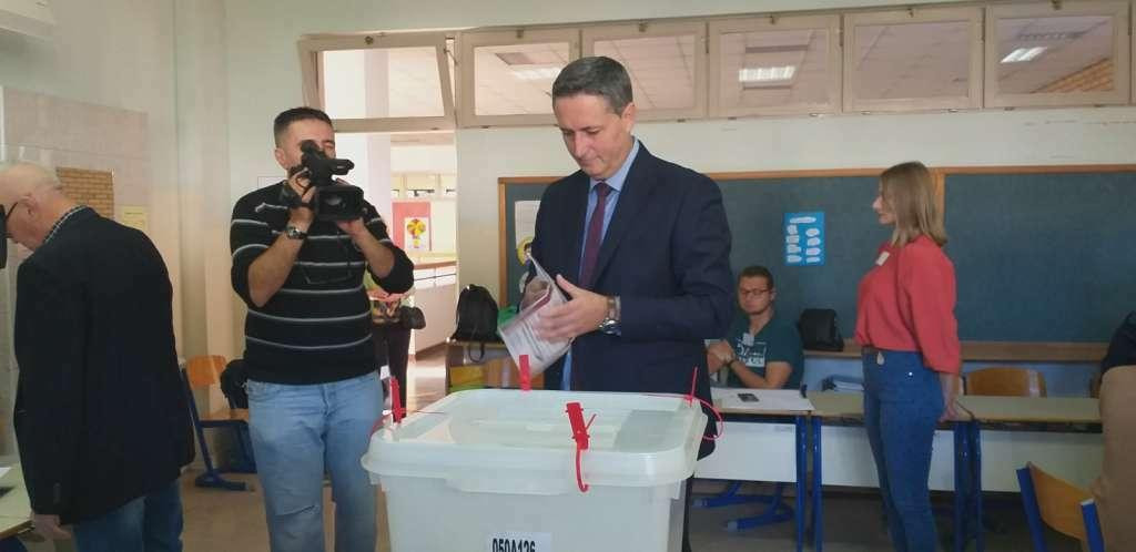&lt;p&gt;Denis Bećirović glasovao u Tuzli&lt;/p&gt;
