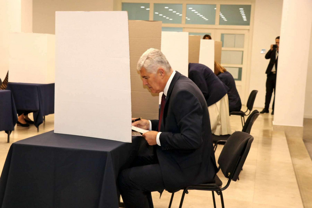 &lt;p&gt;Dragan Čović glasovao u Mostaru&lt;/p&gt;
