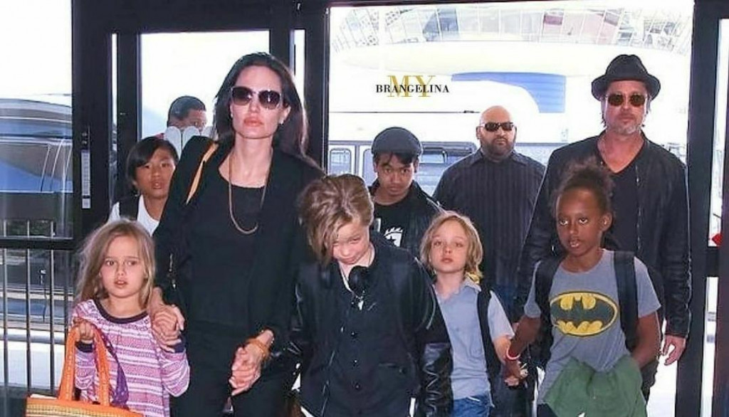 &lt;p&gt;Angelina Jolie i Brad Pitt s obitelji&lt;/p&gt;
