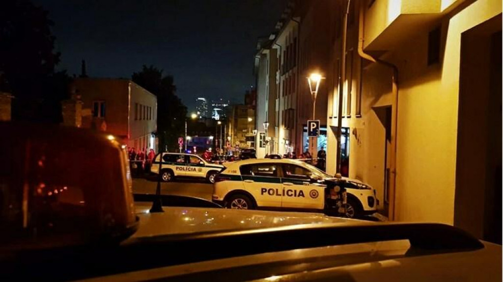 &lt;p&gt;Bratislava: Pucnjava u gay baru, tinejdžer ubio dvojicu pa sebe&lt;/p&gt;
