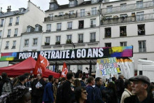 &lt;p&gt;Tisuće ljudi prosvjedovalo na ulicama Pariza protiv rasta cijena&lt;/p&gt;
