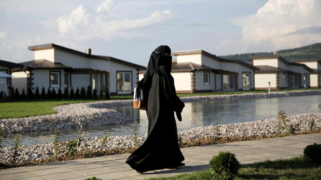 &lt;p&gt;A tourist from the Middle East walks through Sarajevo Resort in Osenik near Sarajevo, Bosnia and Herzegovina, August 10, 2016. Picture taken August 10, 2016. REUTERS/Dado Ruvic&lt;/p&gt;
