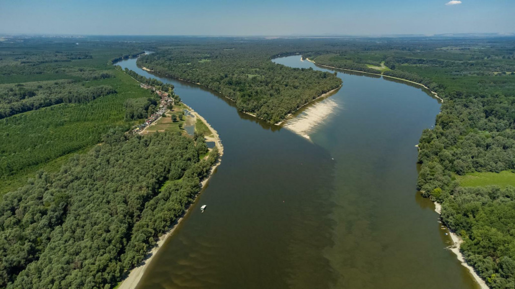 &lt;p&gt;Fotografija iz zraka usca rijeke Drave u Dunav kod mjesta Aljmas&lt;/p&gt;
