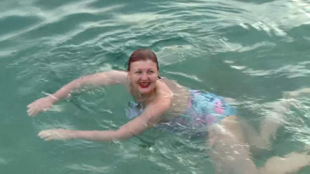 &lt;p&gt;Novosađanka na kupanju u Neumu&lt;/p&gt;
