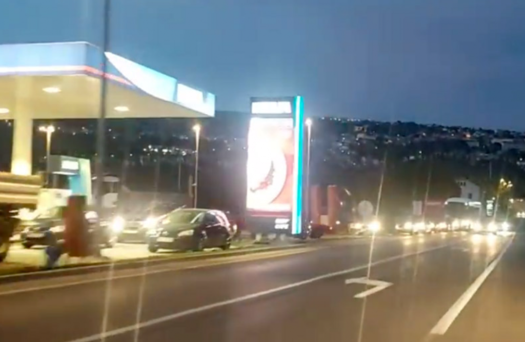 &lt;p&gt;Kolone vozila pred benzinskim crpama u Imotskom&lt;/p&gt;
