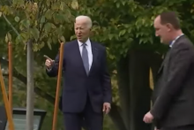 &lt;p&gt;Biden u vrtu Bijele kuće&lt;/p&gt;

