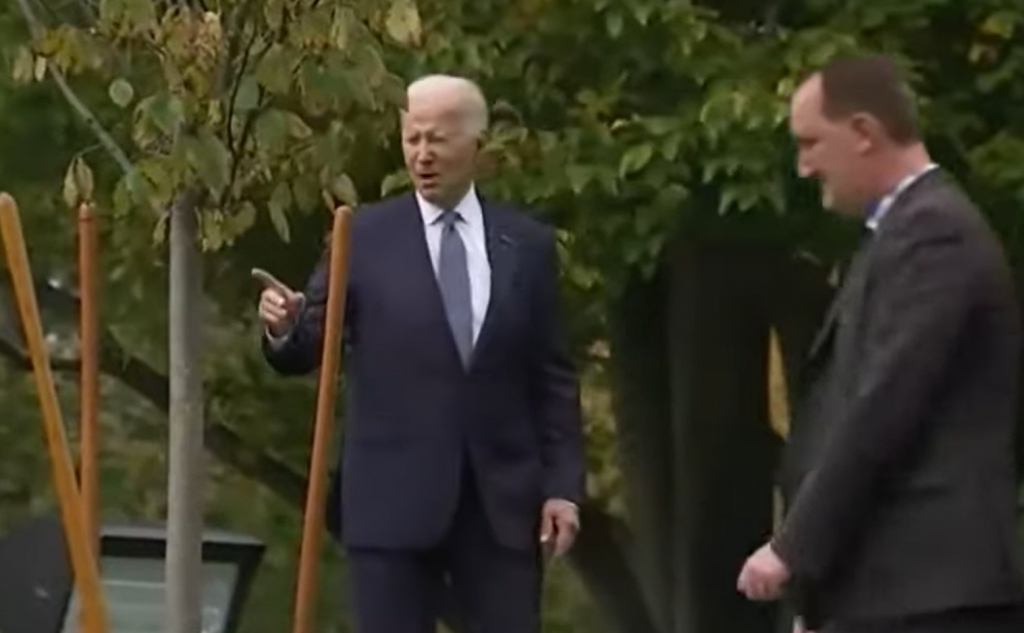 &lt;p&gt;Biden u vrtu Bijele kuće&lt;/p&gt;
