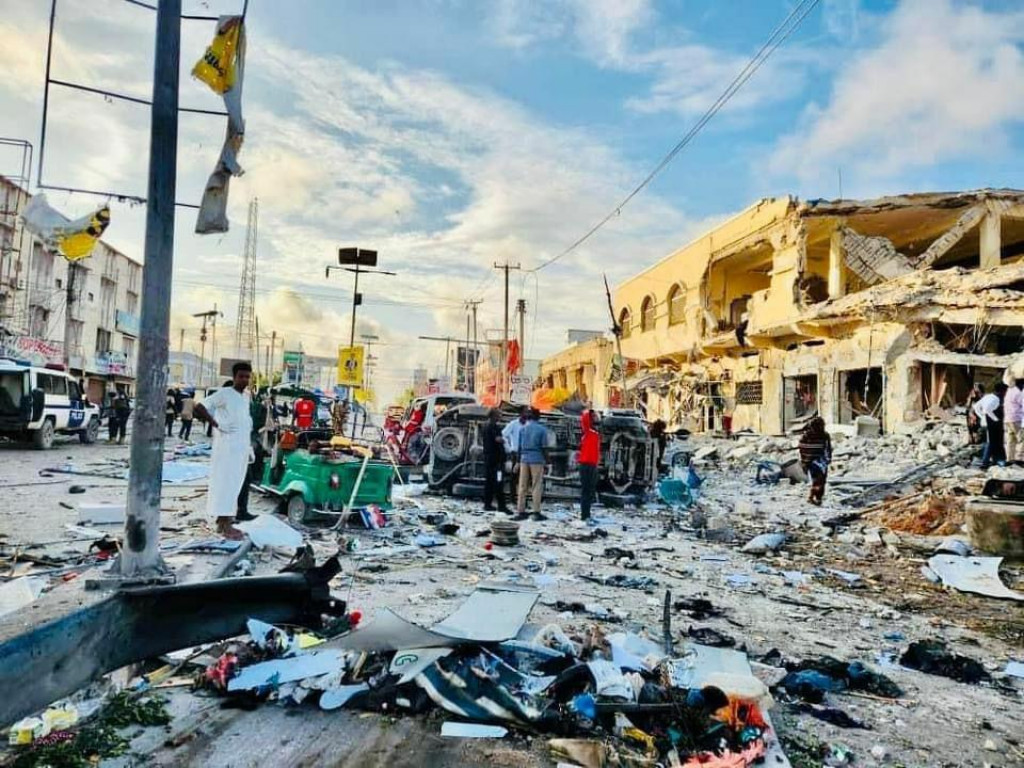 &lt;p&gt;Najmanje 100 mrtvih u eksplozijama automobila bombi u Somaliji, predsjednik za napad okrivio islamističku skupinu Al Shabaab&lt;/p&gt;

