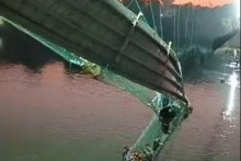 &lt;p&gt;Urušavanje visećeg mosta u Indiji&lt;/p&gt;
