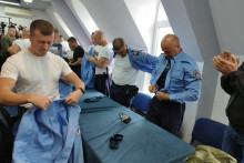 &lt;p&gt;Srbi daju ostavke na Kosovu, policajci pred kamerama skinuli uniforme&lt;/p&gt;
