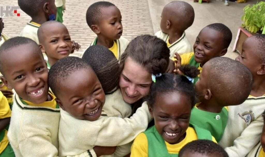 &lt;p&gt;Monika Milićević s djecom u Ruandi&lt;/p&gt;
