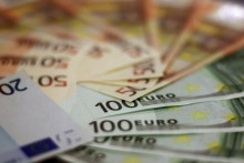 &lt;p&gt;U prosincu građanima Srbije još po 20 eura&lt;/p&gt;
