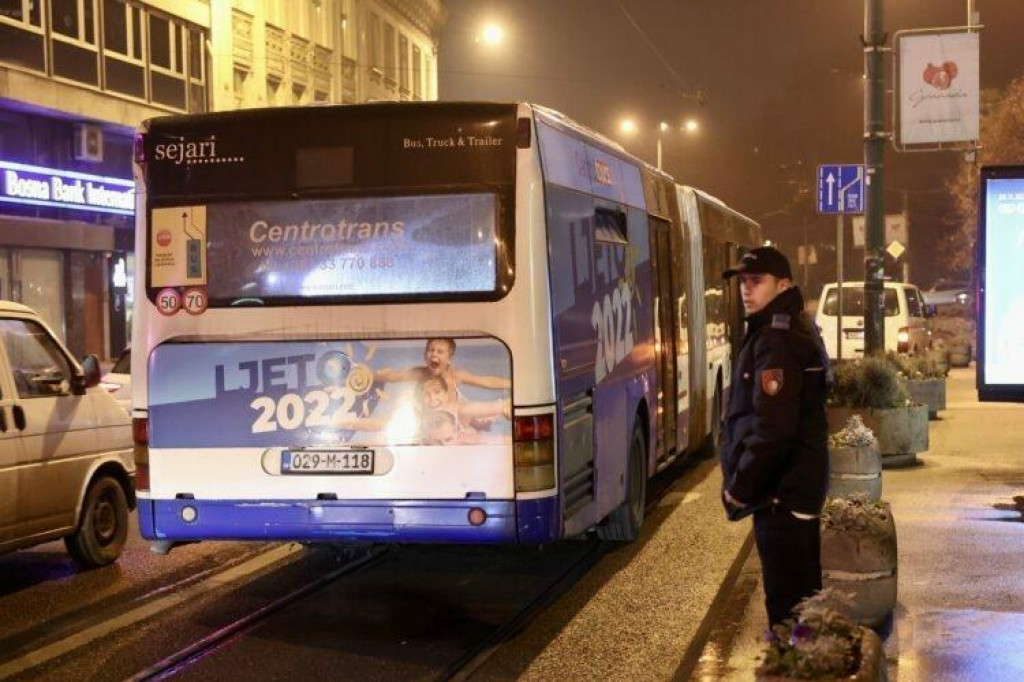 &lt;p&gt;Pucano na autobus u centru Sarajevu?&lt;/p&gt;
