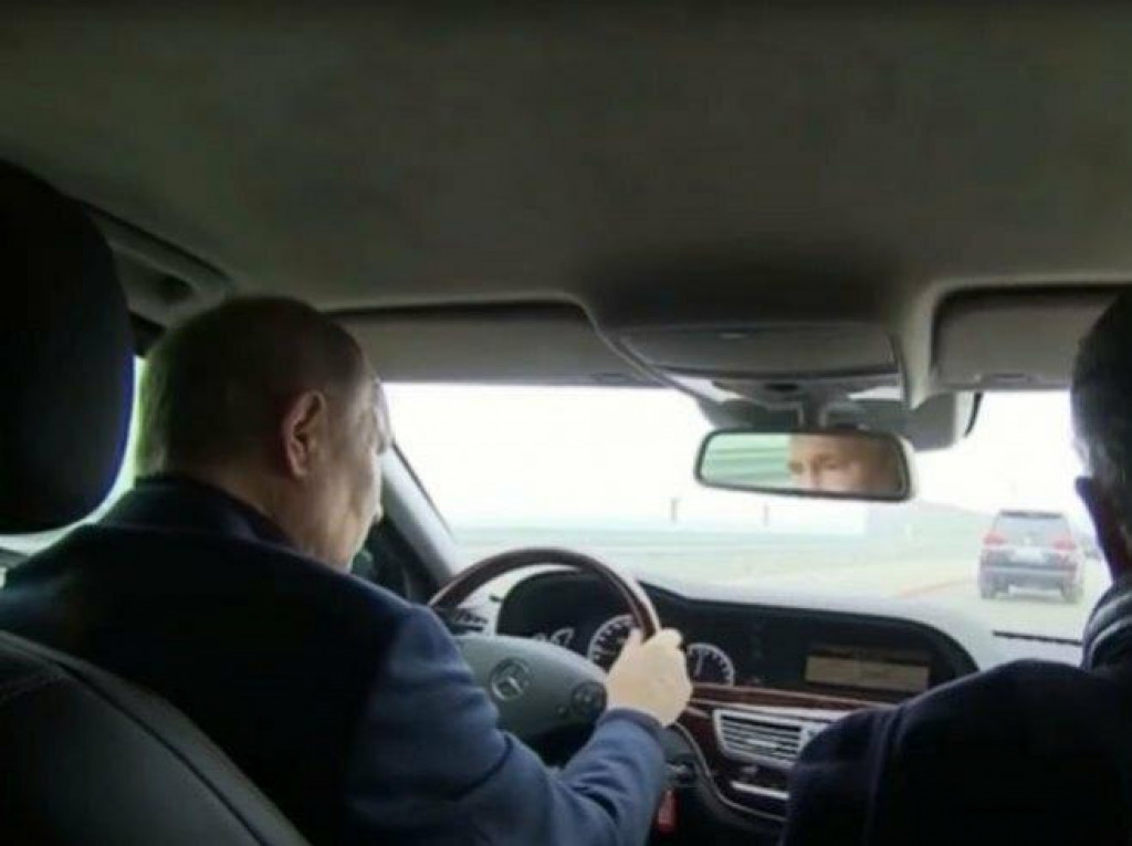 &lt;p&gt;Putin se provozao Mercedesom preko Krimskog mosta&lt;/p&gt;
