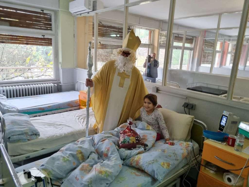 &lt;p&gt;Sveti Nikola posjetio djecu na Klinici za dječje bolesti SKB-a Mostar&lt;/p&gt;
