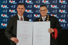 &lt;p&gt;Senat SUM-a dodijelio počasni doktorat Draganu Primorcu&lt;/p&gt;
