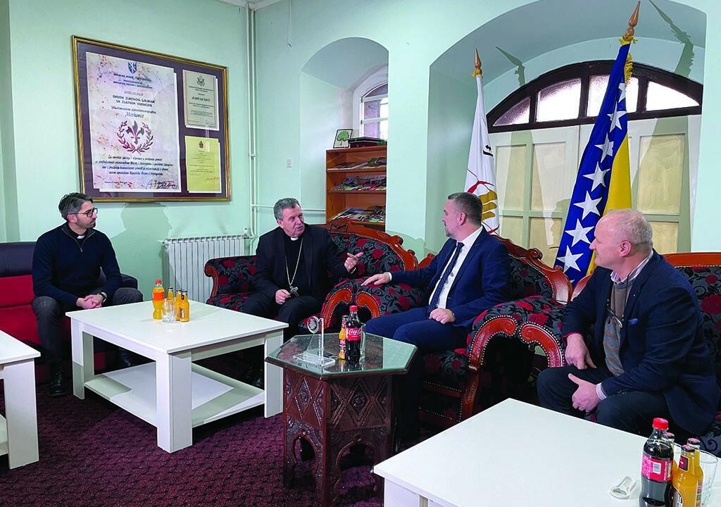 &lt;p&gt;Nadbiskup Vukšić umjesto božićnog prijema darovao 2.000 obroka pučkim kuhinjama u Sarajevu&lt;/p&gt;
