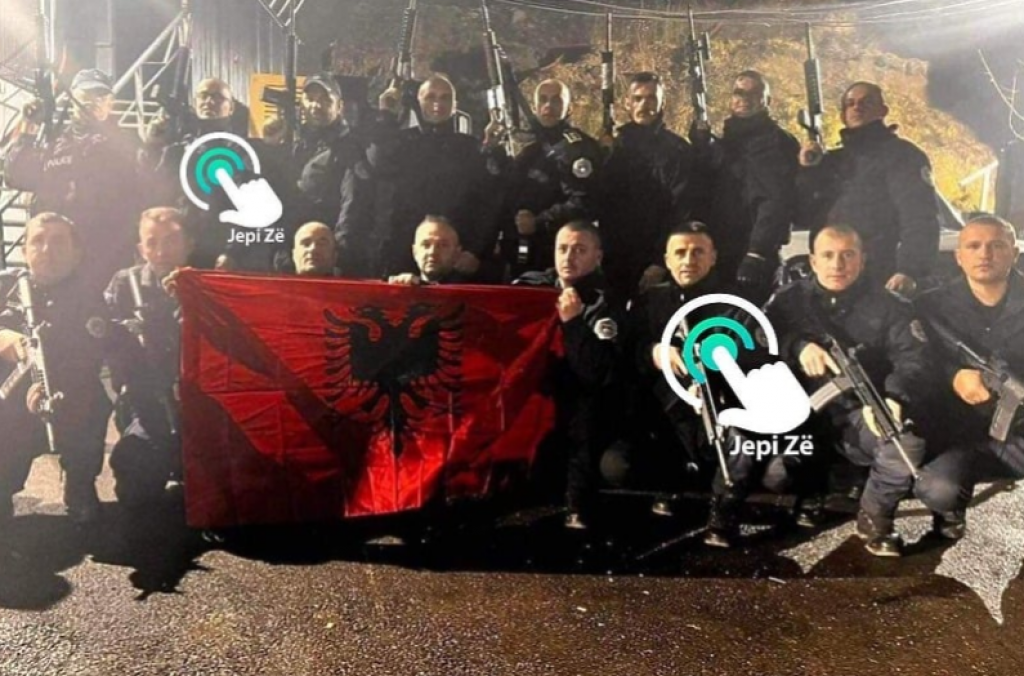 &lt;p&gt;Kosovski policajci s albanskom zastavom&lt;/p&gt;
