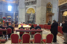 &lt;p&gt;Kardinal Puljić se u Vatikanu pomolio za Benedikta XVI.&lt;/p&gt;
