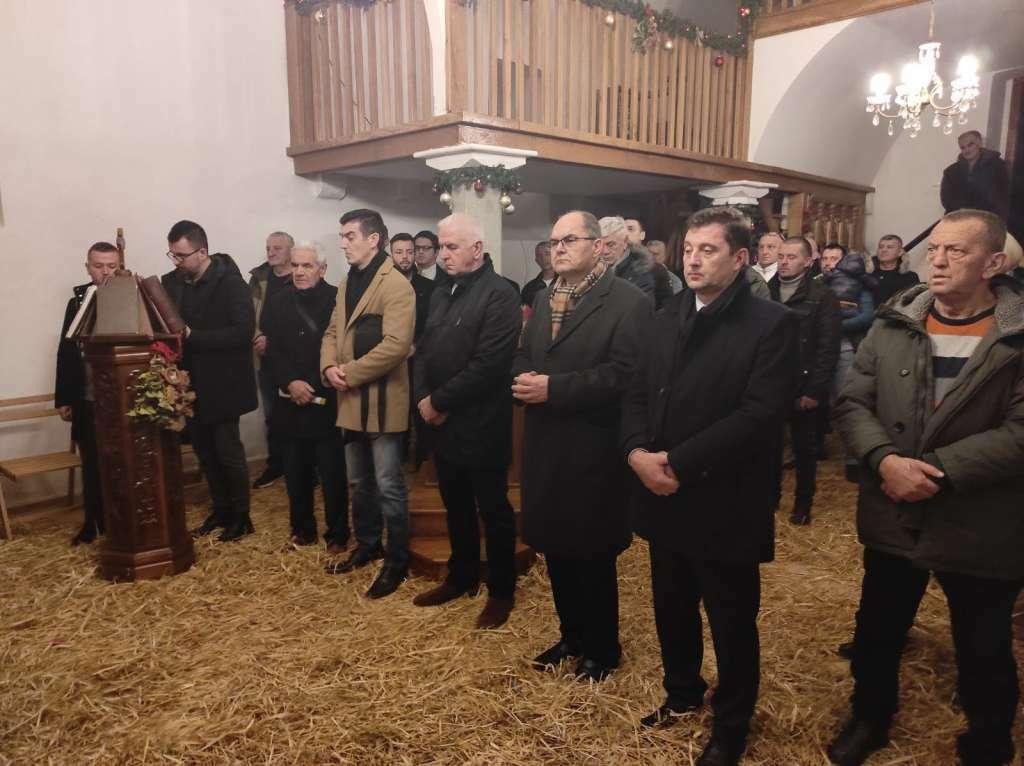 &lt;p&gt;Schmidt i Kordić na Badnji dan posjetili Sabornu crkvu u Mostaru&lt;/p&gt;
