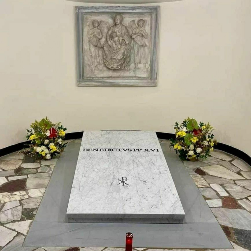 &lt;p&gt;Vatikan otvorio za javnost grobnicu Benedikta XVI.&lt;/p&gt;
