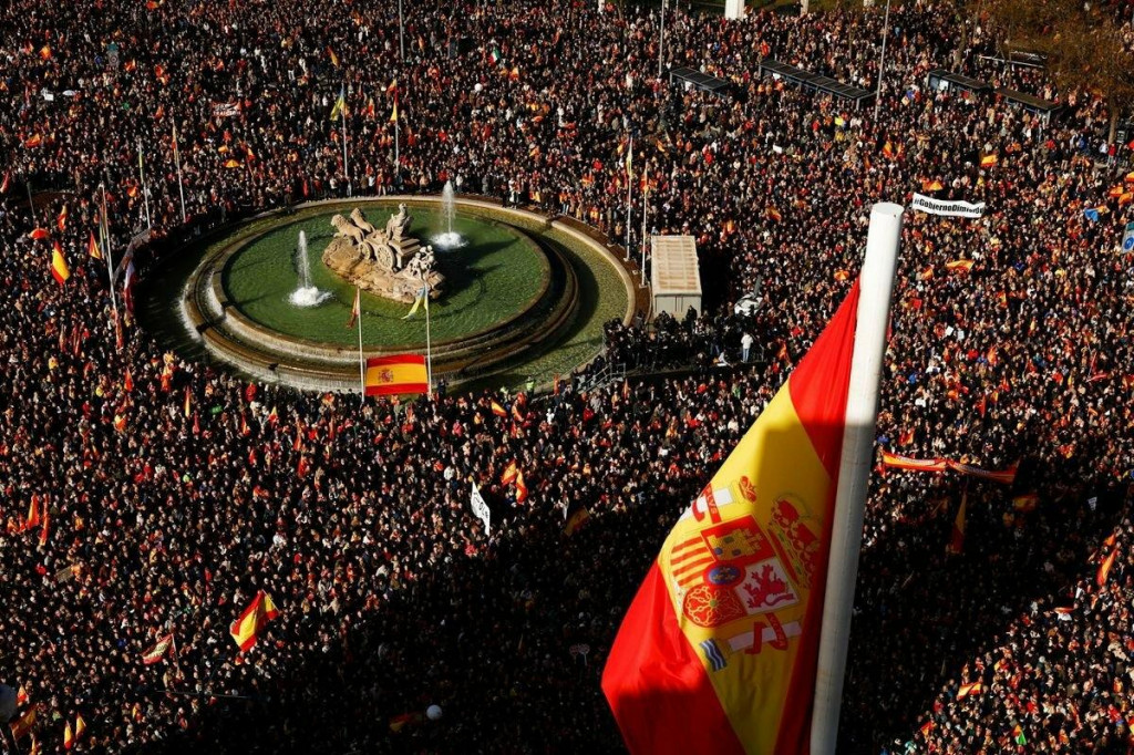 &lt;p&gt;Tisuće ljudi pridružile se desničarskom skupu protiv španjolske vlade&lt;/p&gt;
