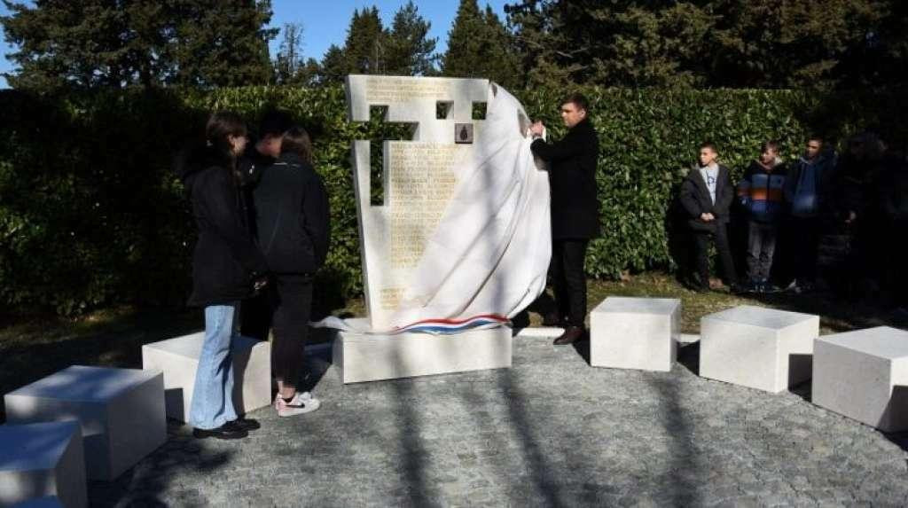 &lt;p&gt;U Čitluku otkriven spomenik za jedanaest stradalih učenika&lt;/p&gt;
