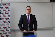 &lt;p&gt;Rektor Zoran Tomić&lt;/p&gt;
