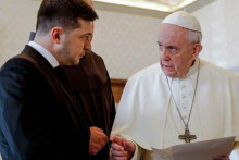 &lt;p&gt;Volodimir Zelenskij i papa Franjo&lt;/p&gt;
