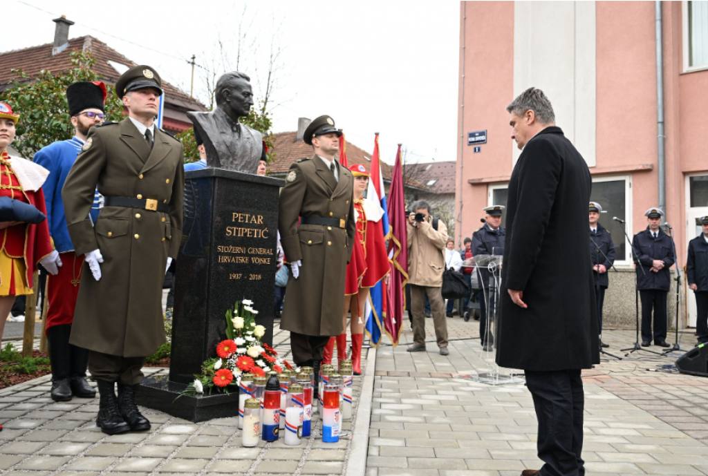 &lt;p&gt;Milanović na otkrivanju spomenika generalu Stipetiću&lt;/p&gt;

